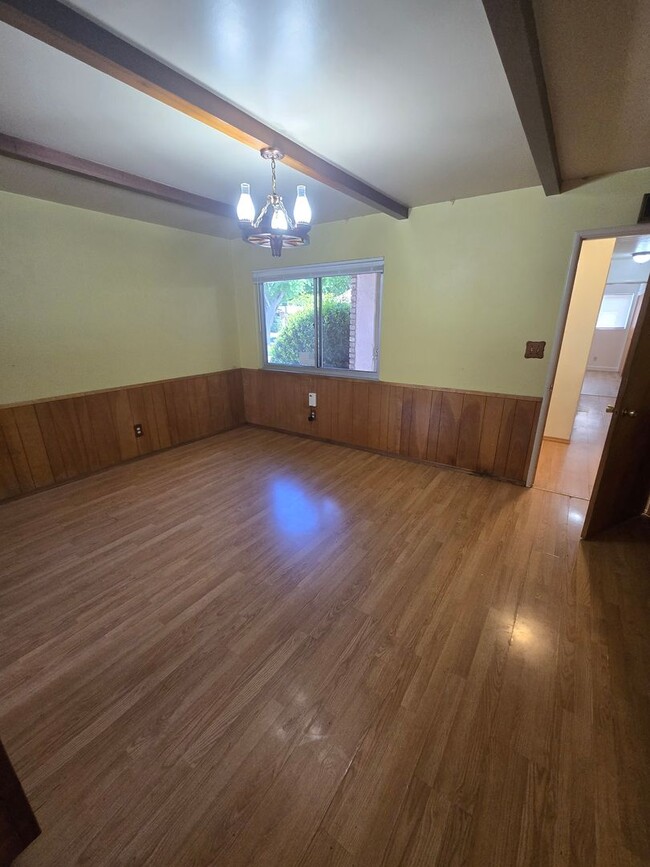 Building Photo - 1021 Orchid Ave
