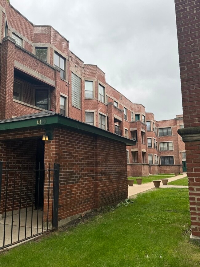 Building Photo - 6108 S Dorchester Ave