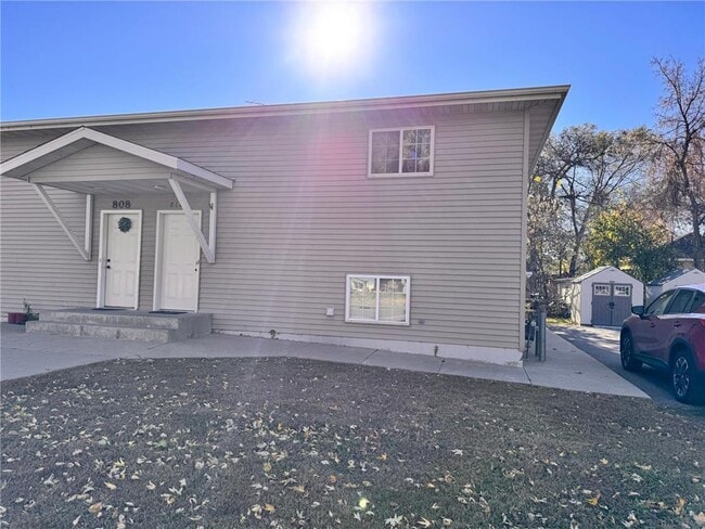 Building Photo - 810 16th St S