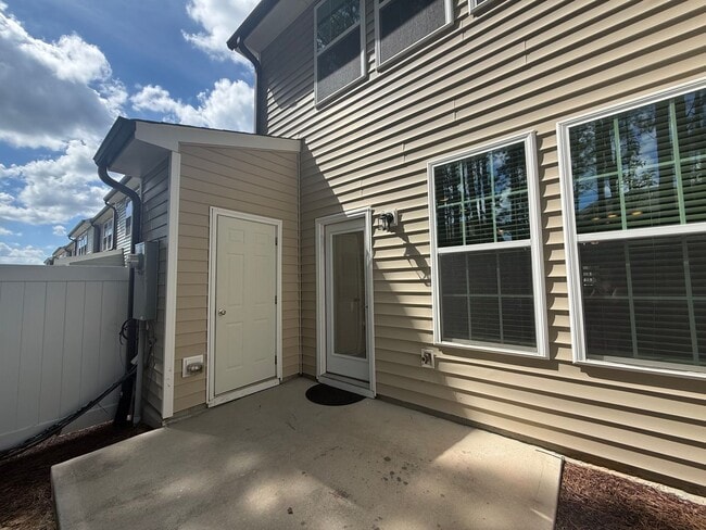 Building Photo - Spacious 3BD, 2.5BA End Unit Raleigh Townhome Near White Oak Shopping Center, I-40, and Downtown ...