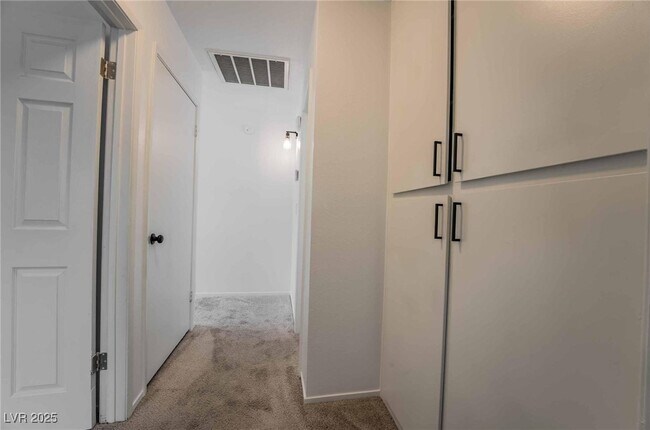 Building Photo - 1133 Willow Tree Dr