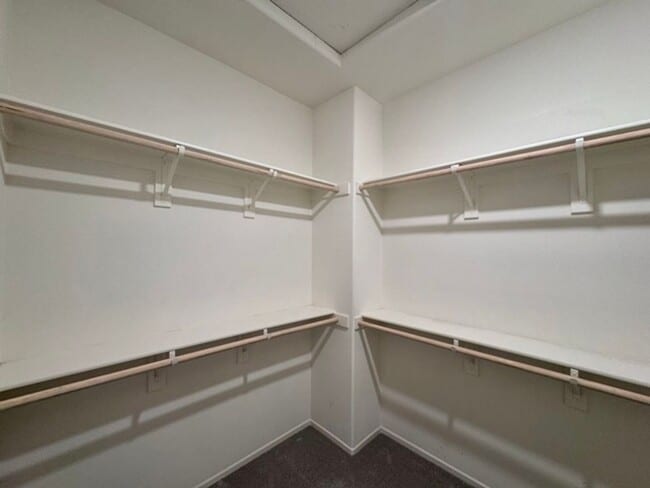 Building Photo - Spacious 3 Bedroom, 2.5 Bathroom Townhome ...