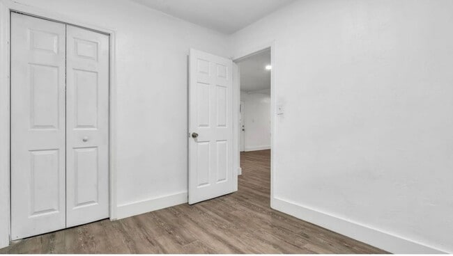 Building Photo - 4/2 ST Pete Home Available Now