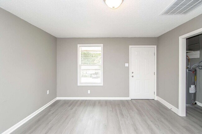Building Photo - For Rent: Spacious Studio with 2 Baths in ...
