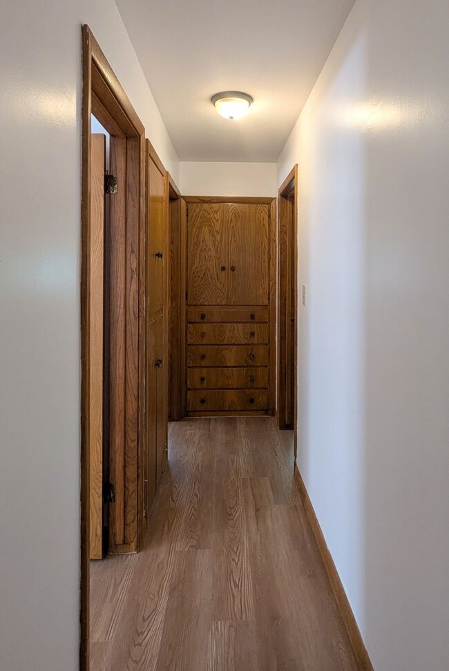 Building Photo - Spacious 3-Bedroom, 2-Bathroom Home