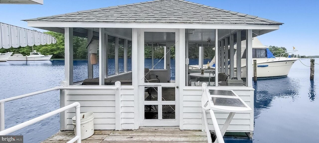 Building Photo - 18858 McKays Beach Rd