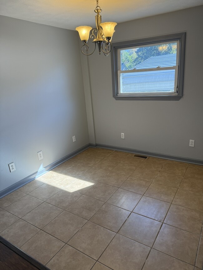 Building Photo - 602 Mitchell Dr