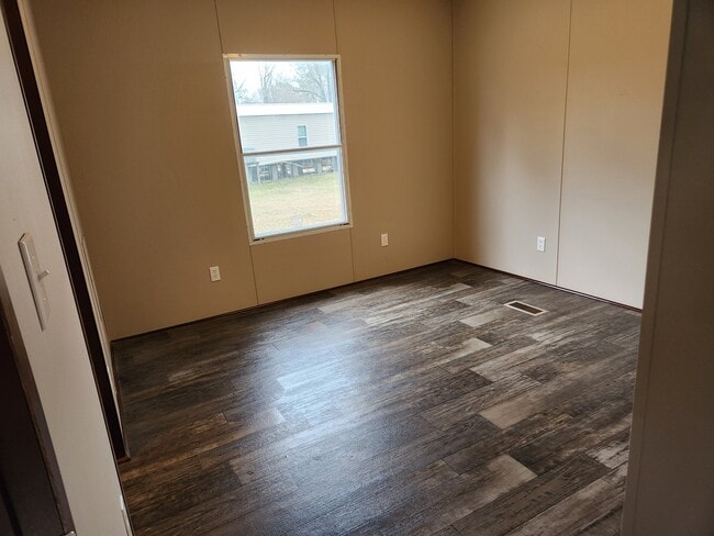 Building Photo - 19066 Taylor Rd