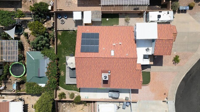 Building Photo - Spacious 6 Bedroom Home in La Verkin!