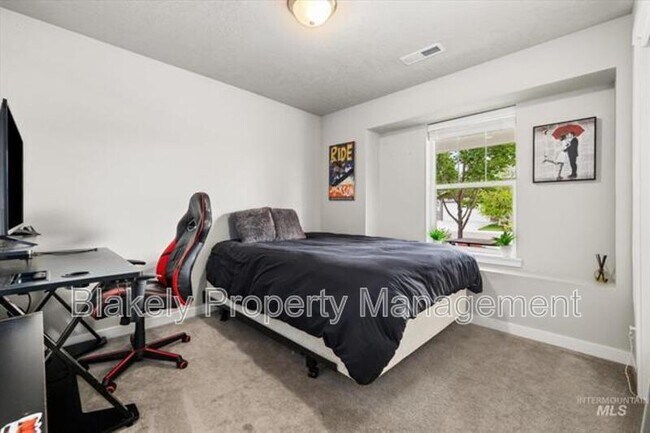 Building Photo - 260 W Waukesha St