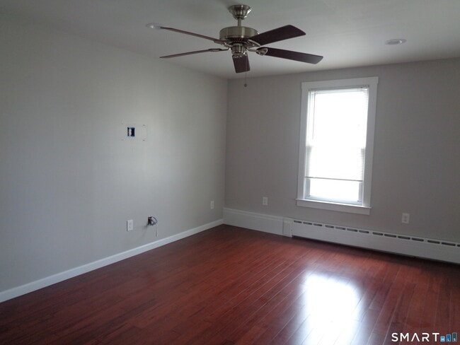 Building Photo - 15 Bradley Ave