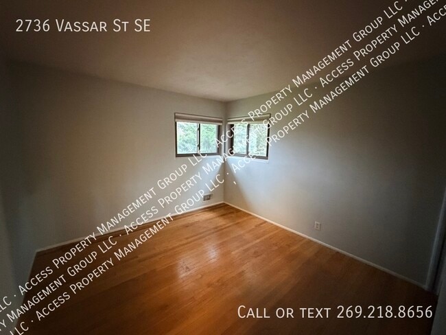 Building Photo - 2736 Vassar Dr SE