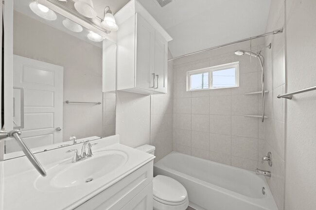 Building Photo - 3107 Amboy St