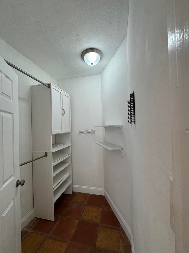 Building Photo - 1601 NE 47th St