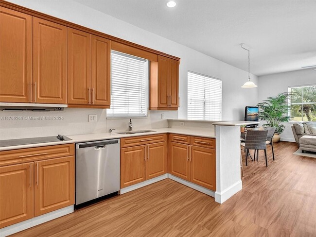 Building Photo - 754 Sunflower Cir