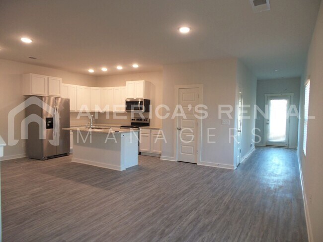 Building Photo - 152 The Heights Dr