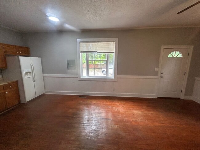 Building Photo - Historic Cayce/West Columbia Affordable  Duplex