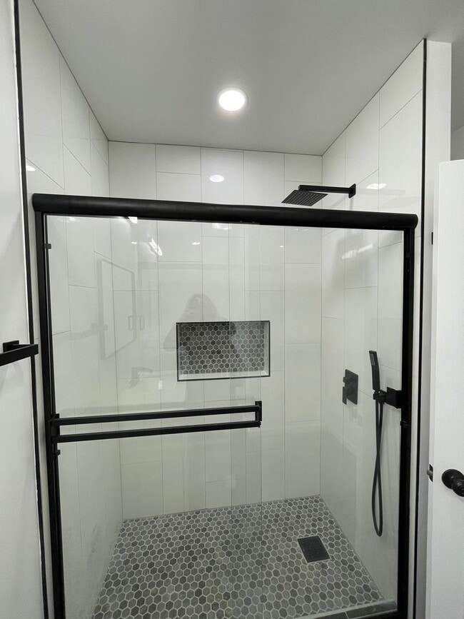 Building Photo - 409 State St