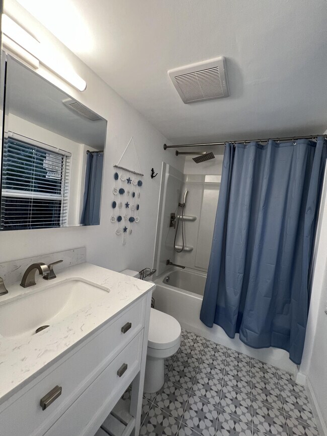 Building Photo - 2648 NE 15th Terrace