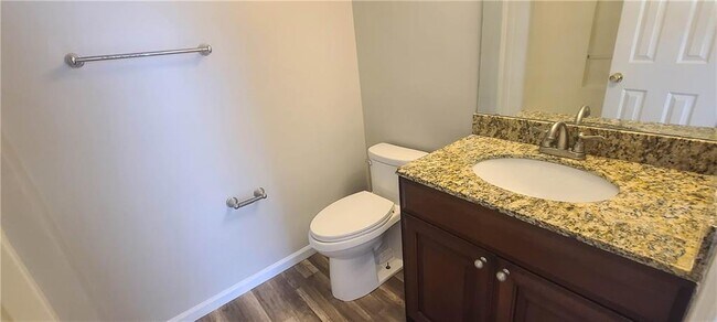 Building Photo - 2120 Fairways Ct