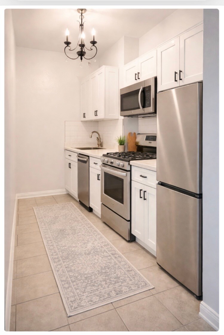 Building Photo - 1622 W Farwell Ave