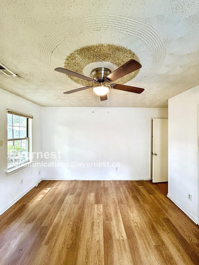 Building Photo - 818 Bedrock Ln