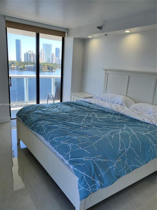 Building Photo - 20515 E Country Club Dr