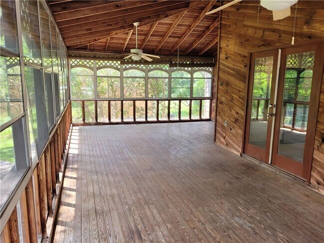 Building Photo - 2800 Davis Rd