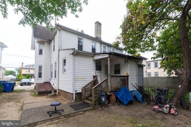 Building Photo - 313 S Fairview St