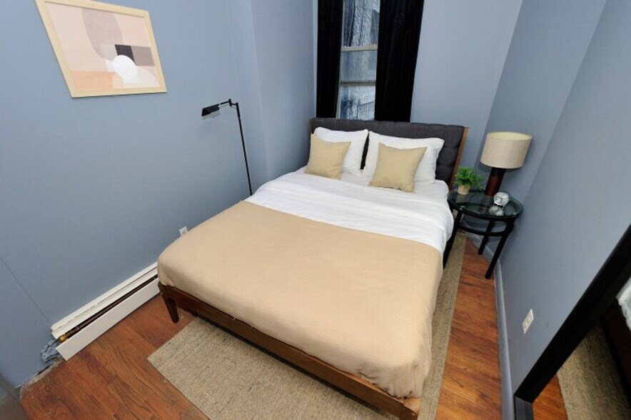 Building Photo - 348 W 38th St