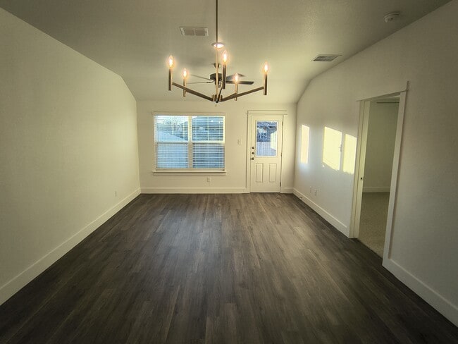 Building Photo - 1110 S College Ave