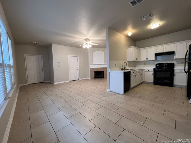 Building Photo - 2 Bedroom 2 Bath with Garage