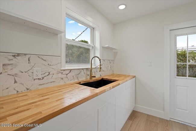 Building Photo - 301 W Rutgers St