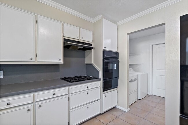 Building Photo - 2703 Allen Forest Dr