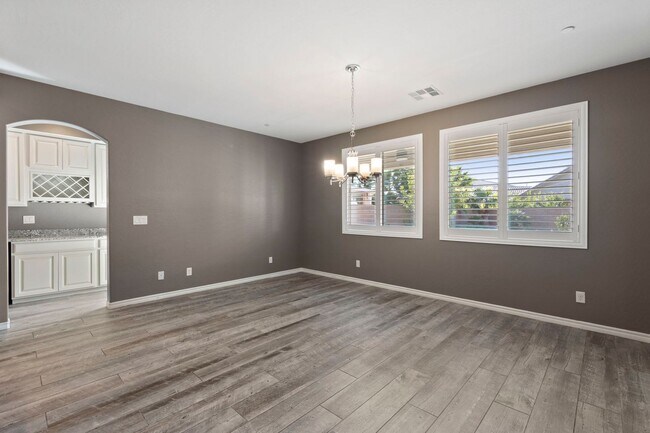Building Photo - Luxury Living in Henderson's Tuscany: Spacious 4 Bedroom Home with Expansive Yard & More!