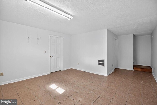 Building Photo - 22513 Castle Pollard Way