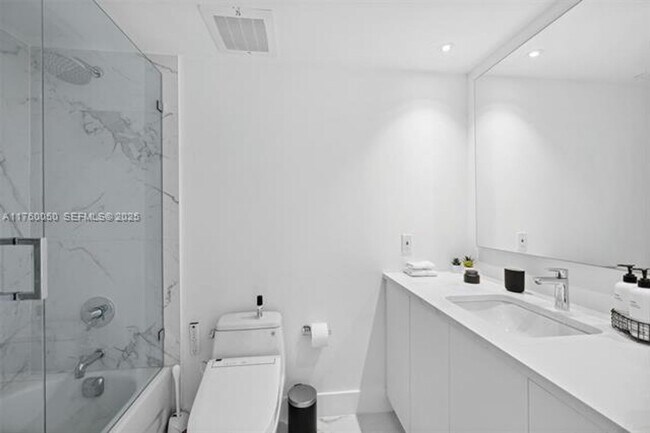 Building Photo - 1830 S Ocean Dr