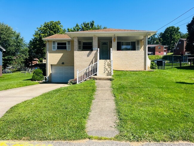 Building Photo - 12419 Roth Dr