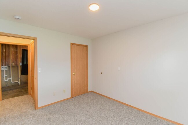 Building Photo - 4405 W Antelope Dr