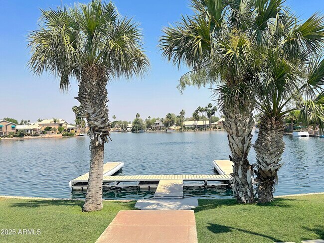 Building Photo - 758 S Lagoon Dr