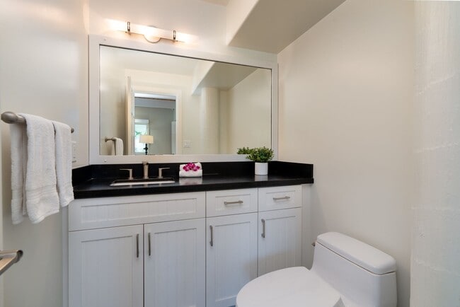 Building Photo - Enjoy Cool Breezes And Dazzling Views Of The Ocean Below At This Private, 4 Bedroom, 3.5 Bath Lan...