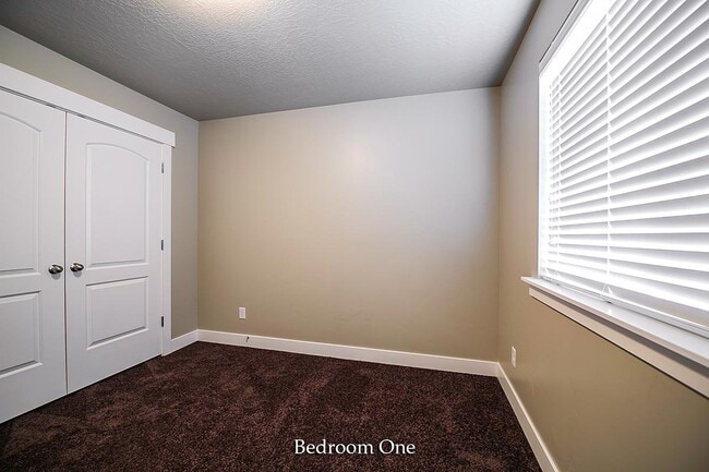 Building Photo - 938 S 2040 W