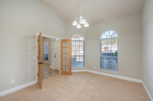 Building Photo - 654 Territory Ln