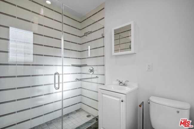 Building Photo - 207 S Reeves Dr
