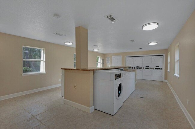 Building Photo - 6880 W Fairfield Dr