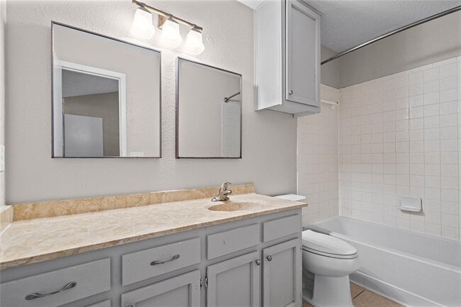 Building Photo - 621 Russet Valley Dr
