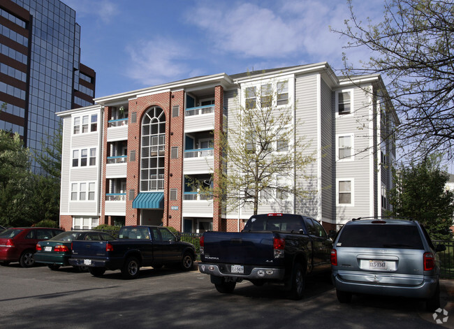 Building Photo - Ragan Oaks Apartments