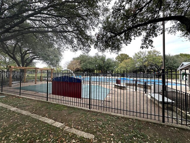 Building Photo - 2105 Cervin Blvd