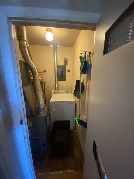 Building Photo - 406 Sunny Ln