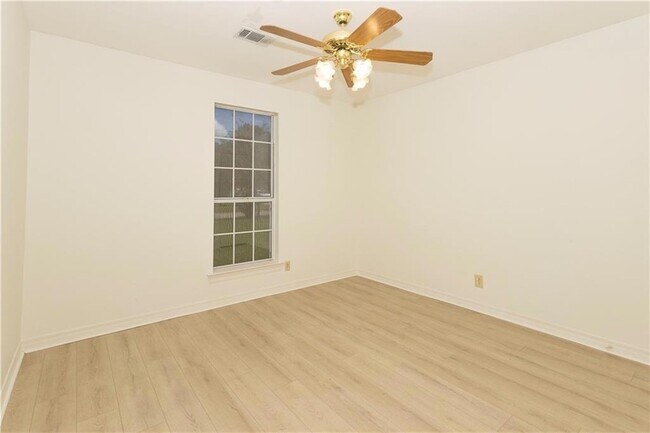 Building Photo - 118 Everest Dr